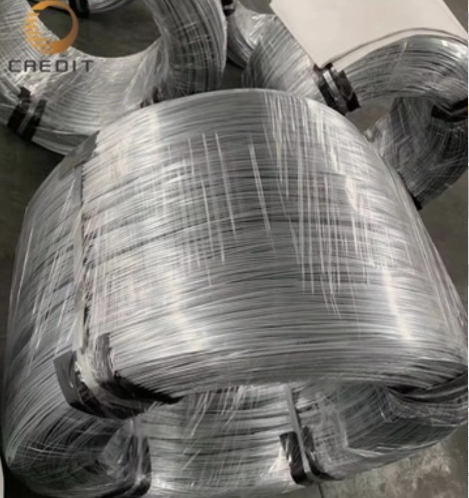 655bcdae-7693-4ee5-9f55-243706cbe663_coeur_de_fil_d_acier_galvanisé_enveloppé_de_plastique_produit_fini.jpg