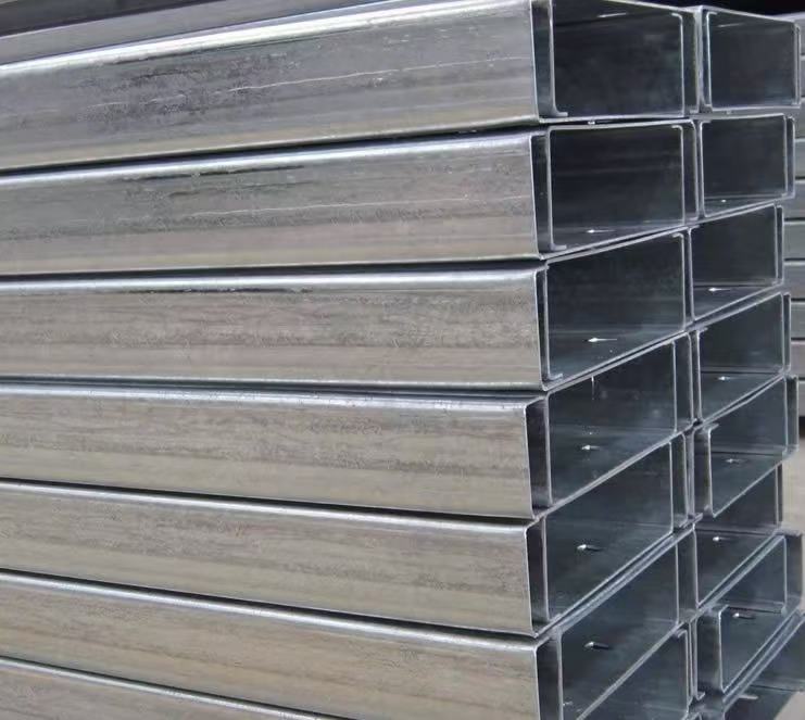 830e70dd-6a7d-4891-86fe-8b2a9b61d7a2_close‑up‑profil‑poutrelle‑en‑C‑galvanisée‑laminée‑à‑froid.jpg